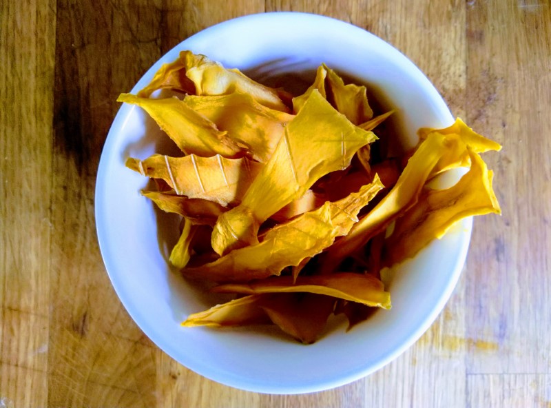 Dehydrating Mango